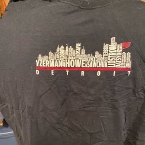 Used- Detroit Redwings graphic tee